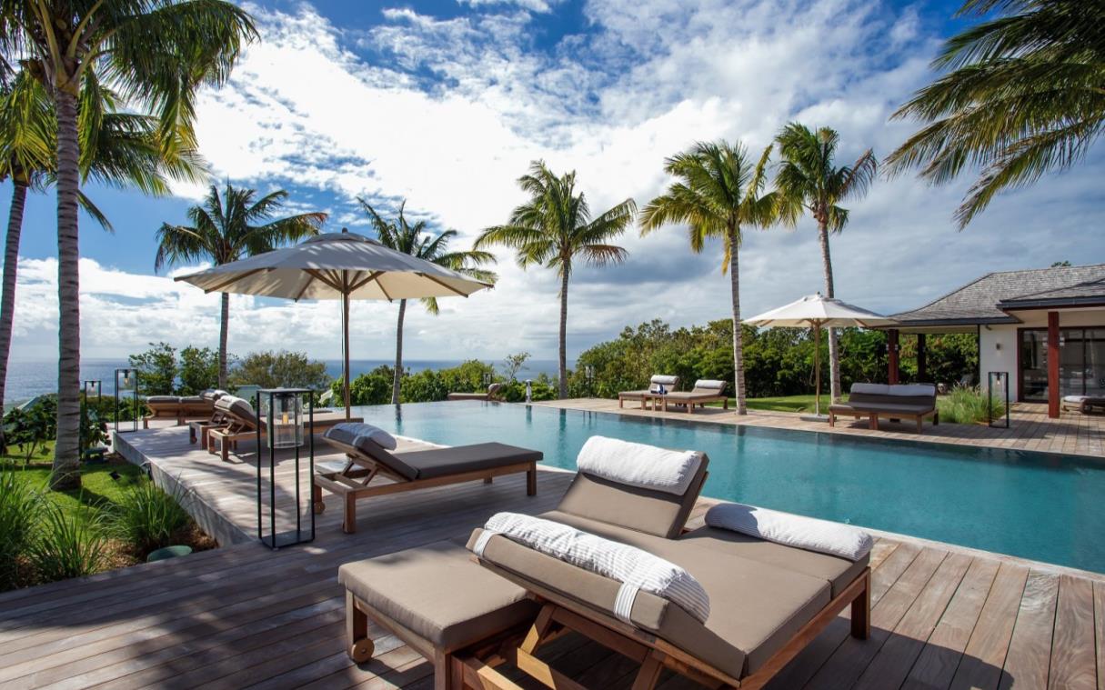 villa-st-barths-caribbean-beach-luxury-pool-tennis-maison-blanc-bleu-ext-4.jpg