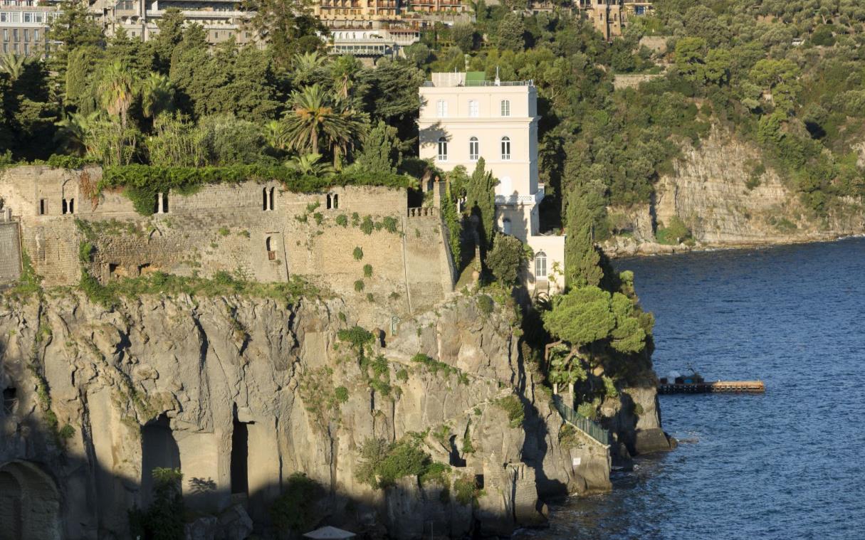 villa-amalfi-coast-sorrento-italy-super-luxury-beach-astor-ext (1).jpg