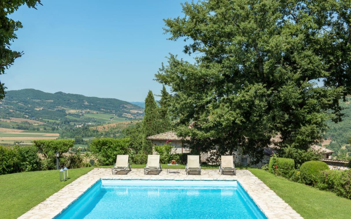 Villa Umbria Tuscany Italy Countryside Pool Luxury Ada Swim 2