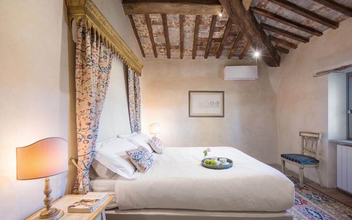 Villa Umbria Tuscany Italy Countryside Pool Luxury Ada Bed 6