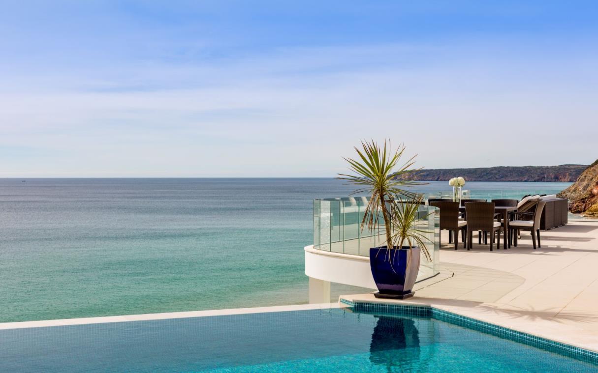 villa-salema-algarve-portugal-luxury-pool-alegria-swim (1).jpg