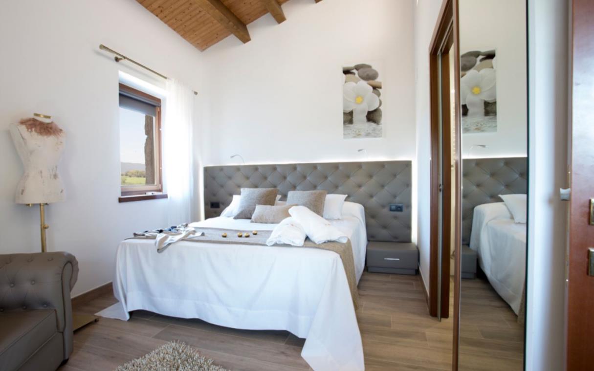 villa-costa-brava-spain-luxury-farmhouse-pool-mas-rosset-bed6.jpg