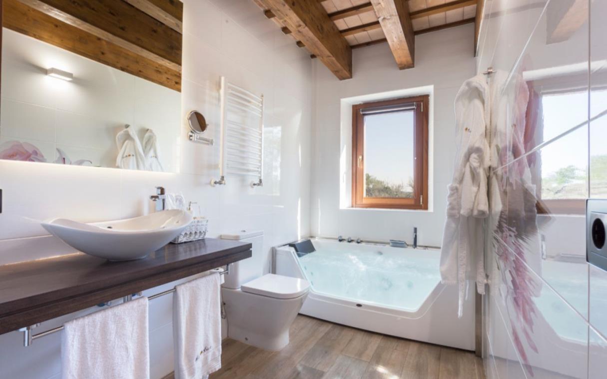 villa-costa-brava-spain-luxury-farmhouse-pool-mas-rosset-bat1.jpg