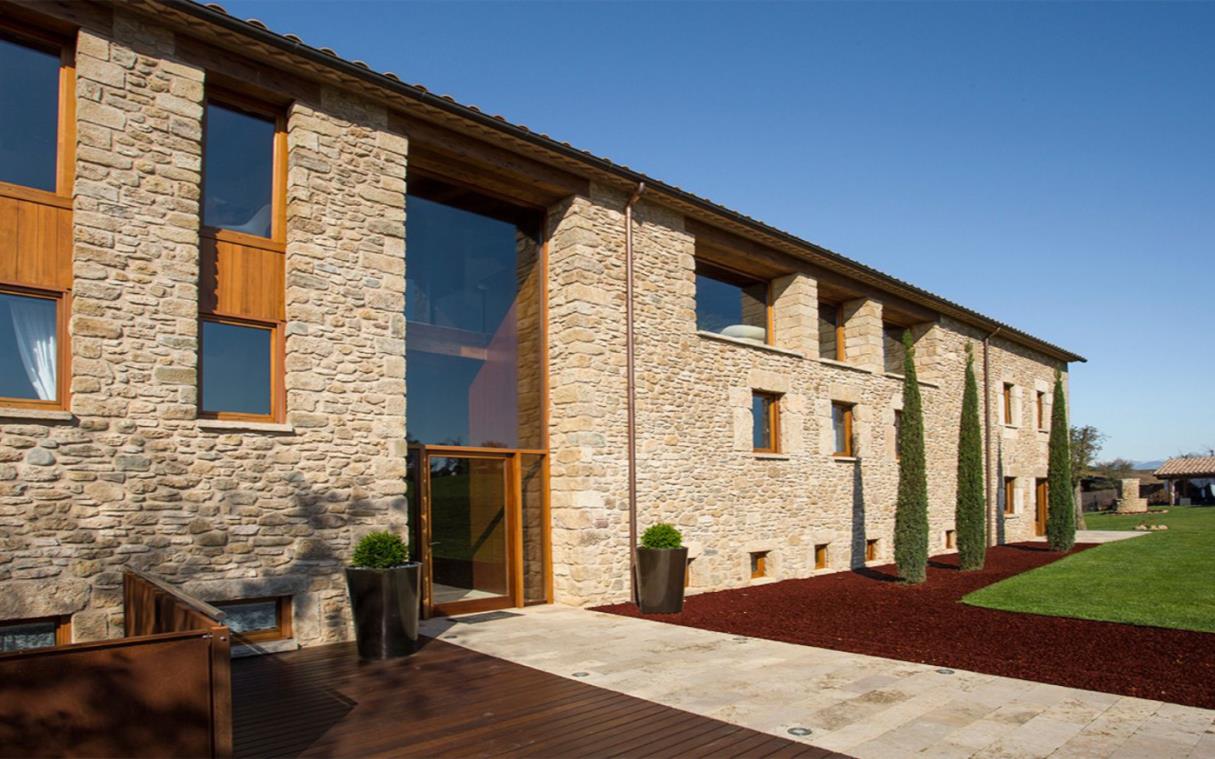villa-costa-brava-spain-luxury-farmhouse-pool-mas-rosset-ext.jpg