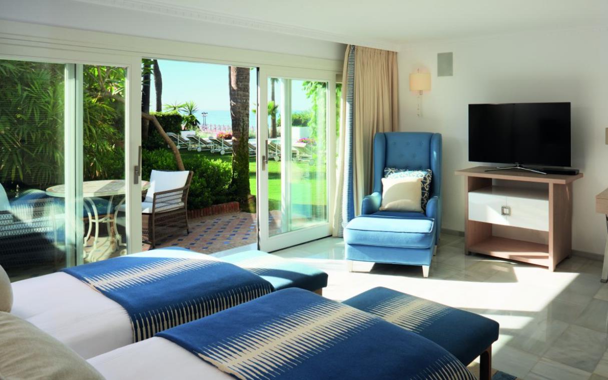 villa-luxury-spain-marbella-del-mar-beach-bed-3.jpg