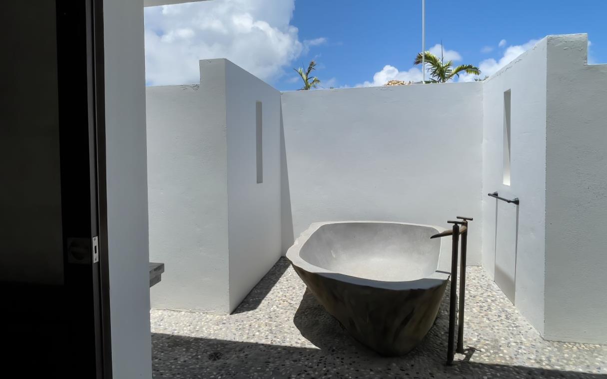 villa-anguilla-caribbean-luxury-beach-le-bleu-bath (11)