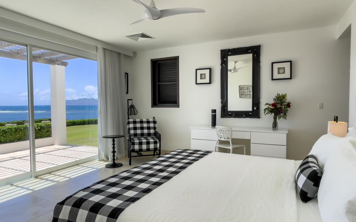 villa-anguilla-caribbean-luxury-beach-le-bleu-bed (12)