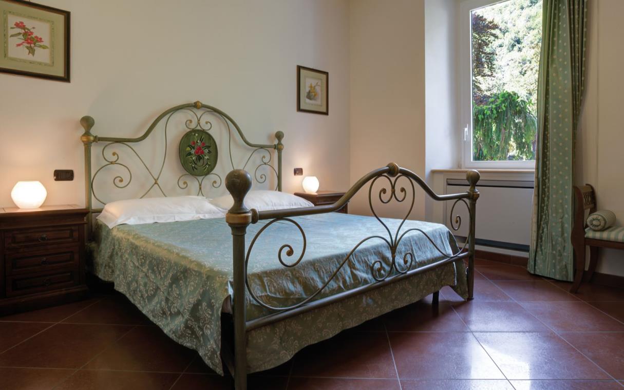 villa-bellagio-lake-como-italy-luxury-pool-bianca-bed (4).jpg