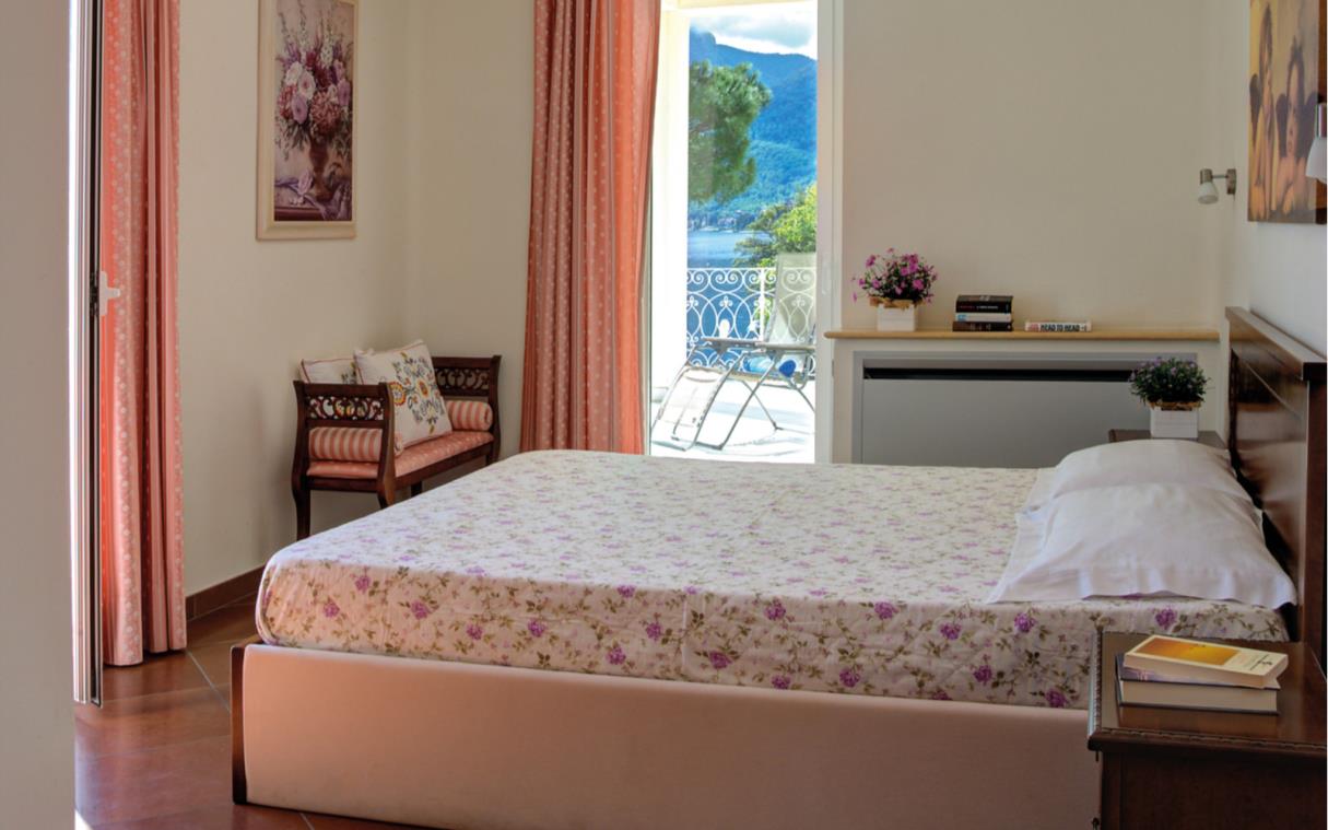 villa-bellagio-lake-como-italy-luxury-pool-bianca-bed (1b).jpg