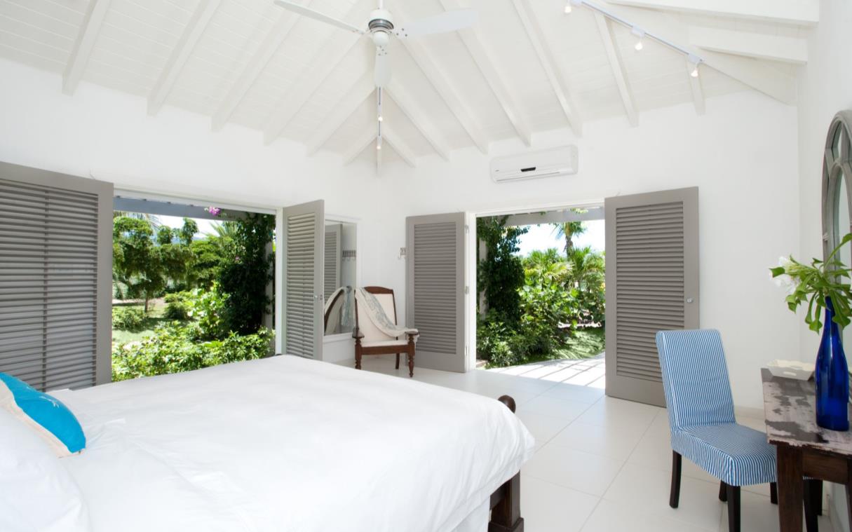 villa-antigua-caribbean-luxury-pool-beach-palm-point-bed (4)
