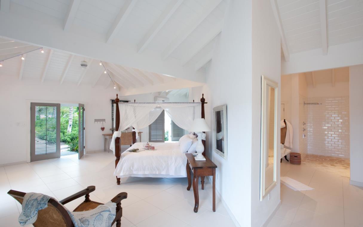 villa-antigua-caribbean-luxury-pool-beach-palm-point-bed (1)