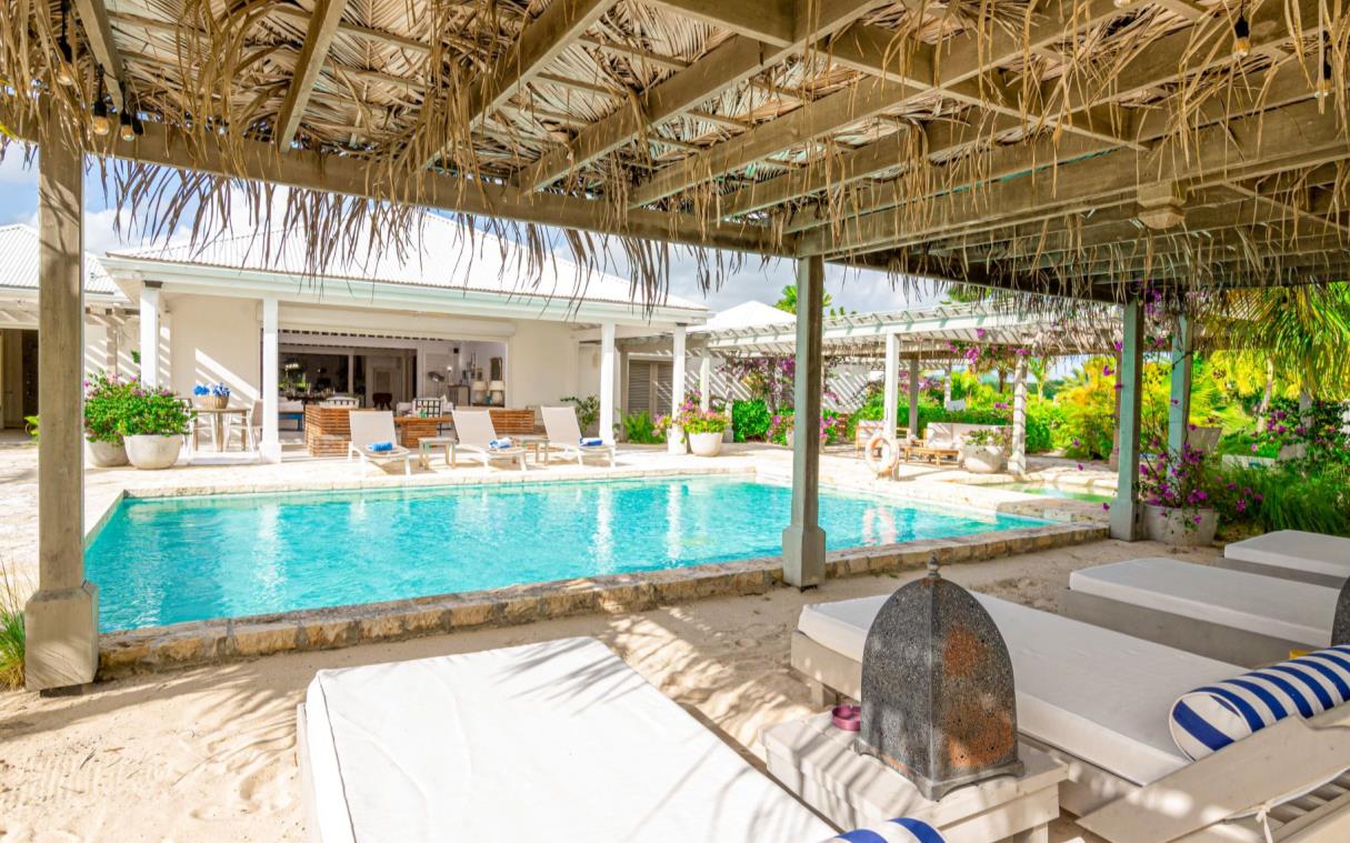 villa-antigua-caribbean-luxury-pool-beach-palm-point-out-liv (4)