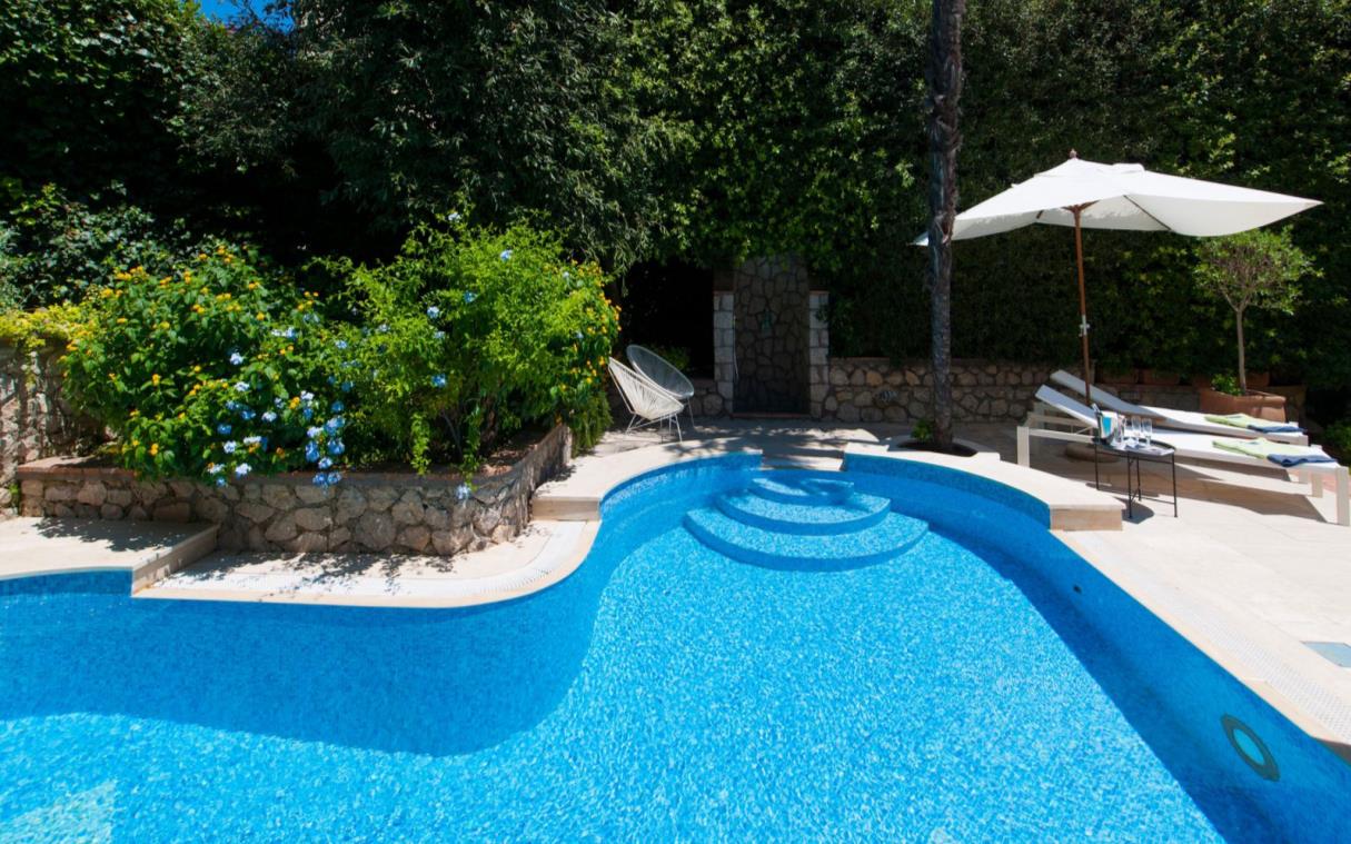 villa-capri-italy-luxury-pool-garden-quisisana-piazzetta-swim (3)