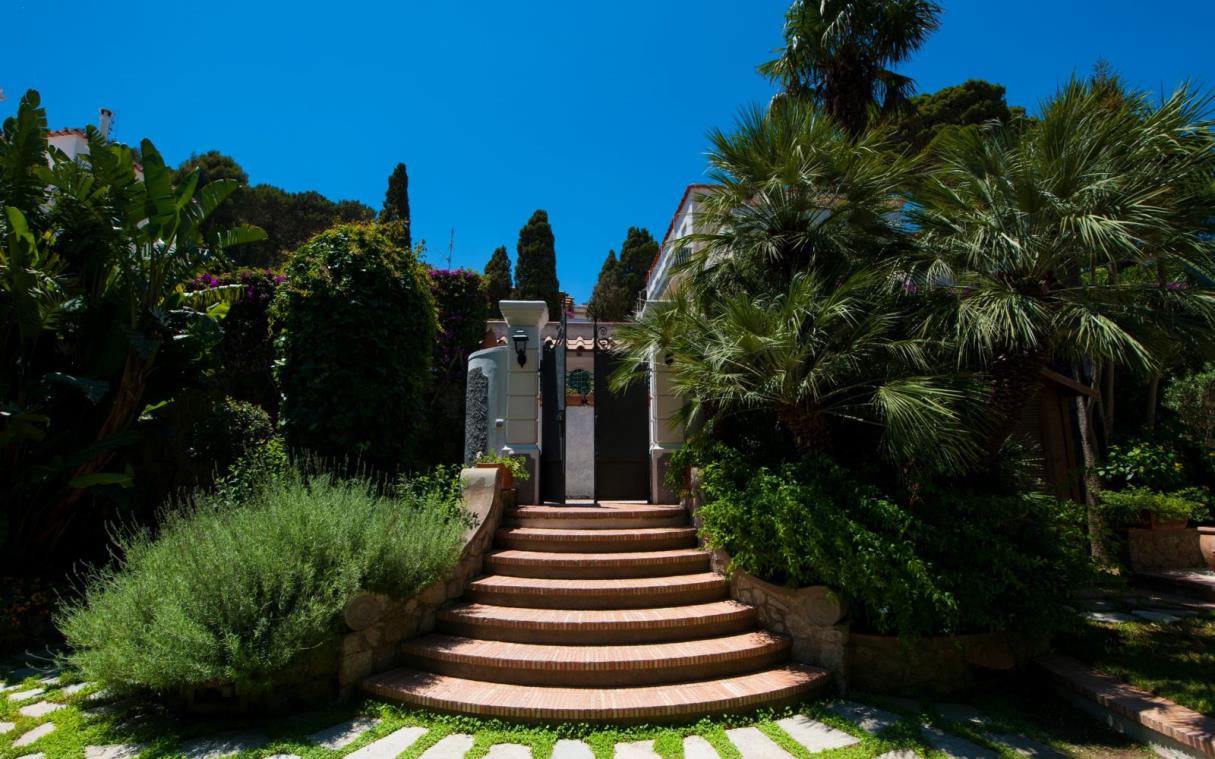 villa-capri-italy-luxury-pool-garden-quisisana-piazzetta-gar (2)
