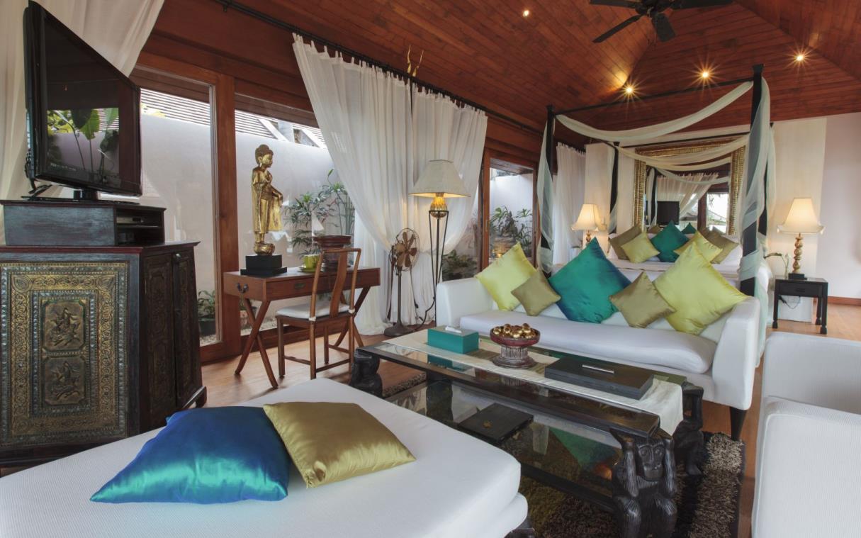 villa-koh-samui-thailand-luxury-pool-baan-wanora-bed (10).jpg