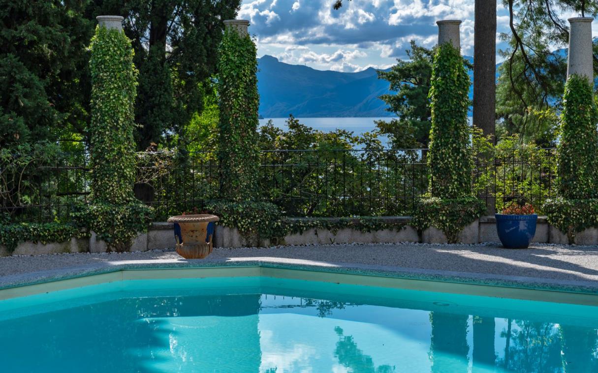 villa-lake-como-italy-luxury-pool-camilla-swim (5).jpg