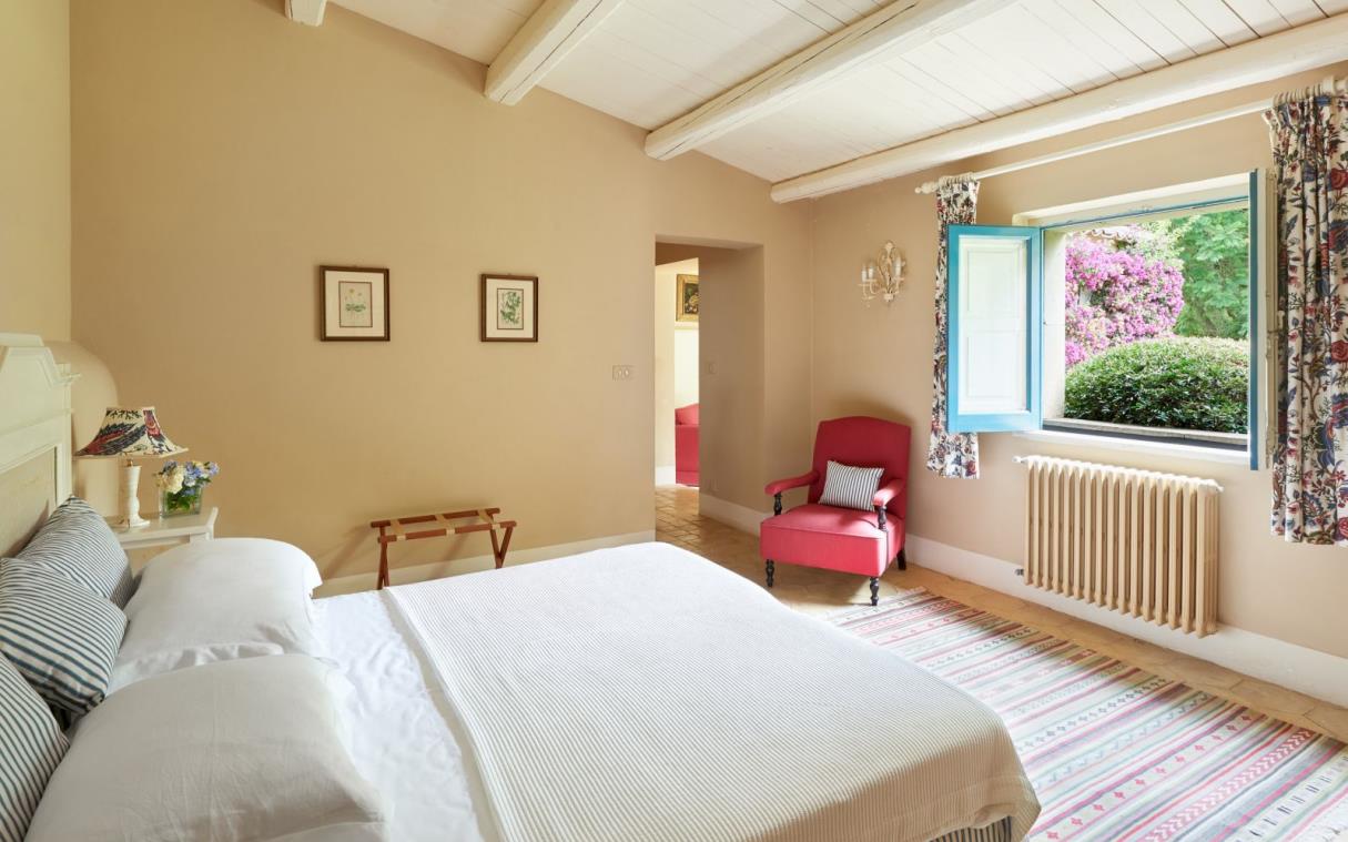 villa-sicily-italy-luxury-spa-commenda-san-calogero-bed 12.jpg