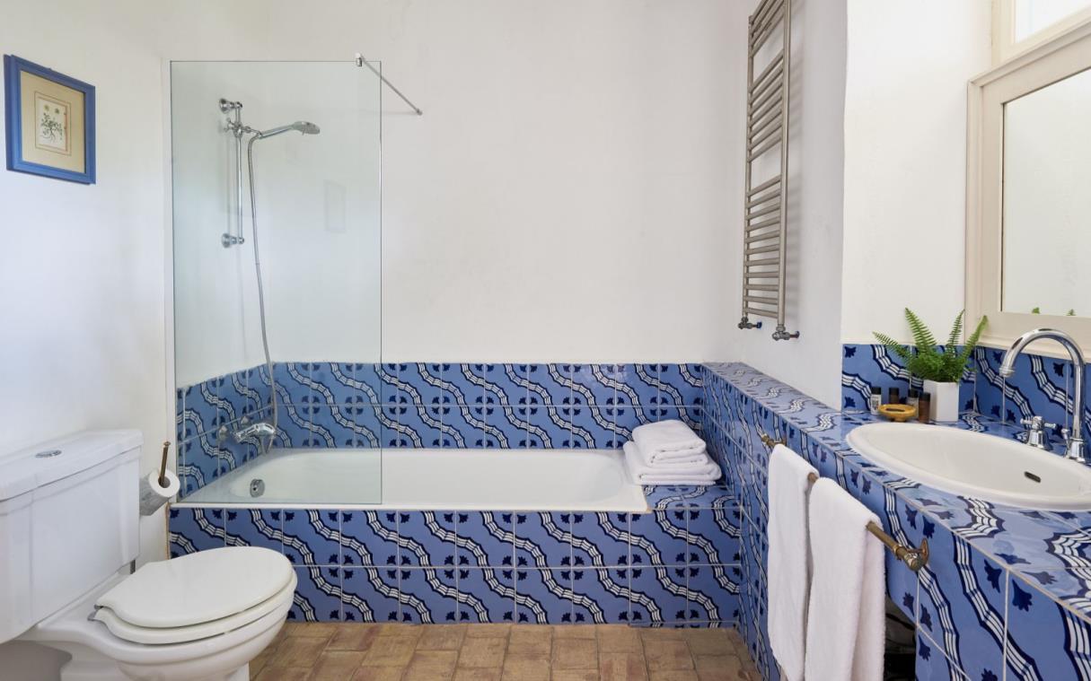 villa-sicily-italy-luxury-spa-commenda-san-calogero-bath 10.jpg
