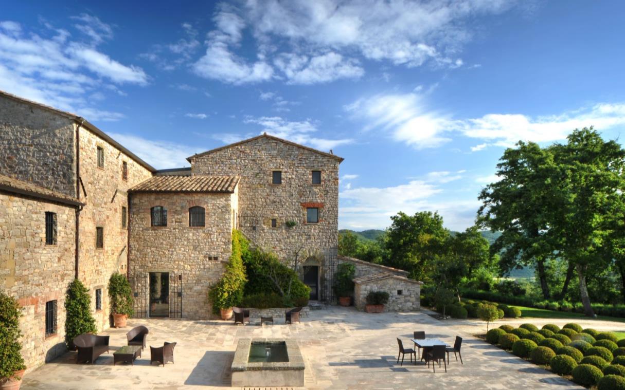 villa-perugia-umbria-tuscany-italy-pool-luxury-views-arrighi-ext (1).jpg