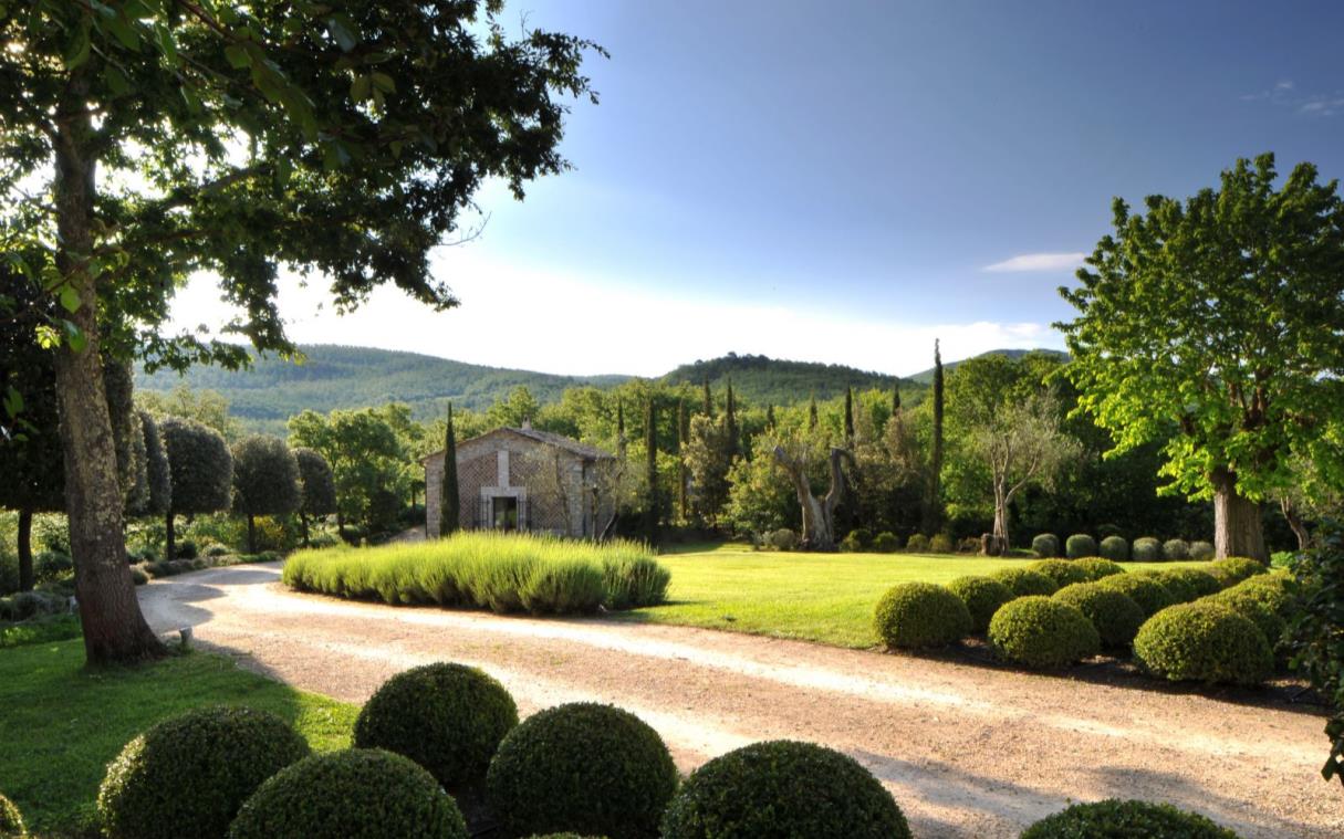 villa-perugia-umbria-tuscany-italy-pool-luxury-views-arrighi-ext (2).jpg
