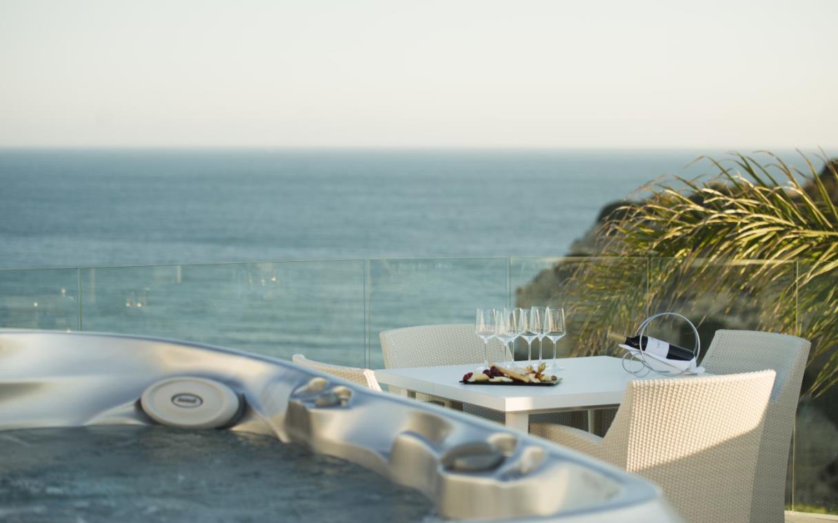 villa-algarve-portugal-luxury-pool-sea-beach-trevo-roof.jpg