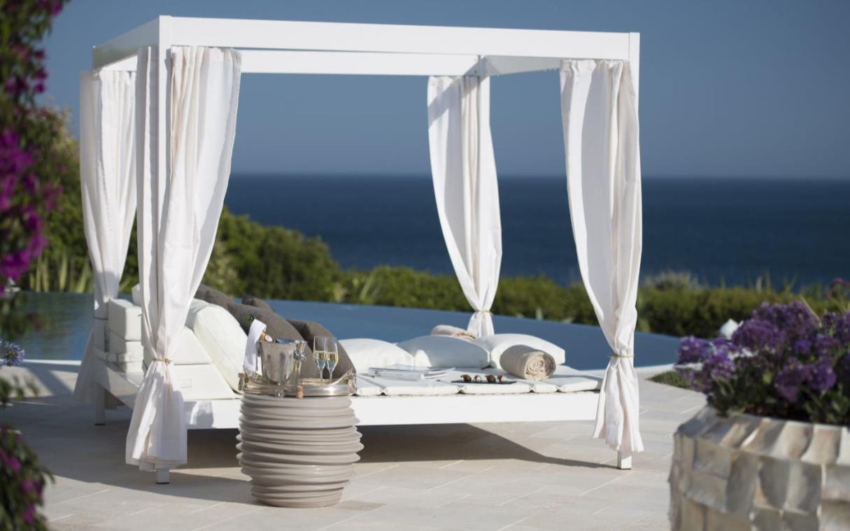 villa-algarve-portugal-luxury-pool-sea-beach-trevo-out-liv.jpg