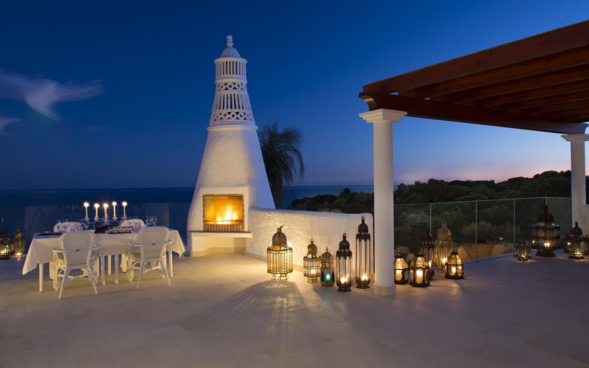 villa-algarve-portugal-luxury-pool-sea-beach-trevo-roof (2).jpg
