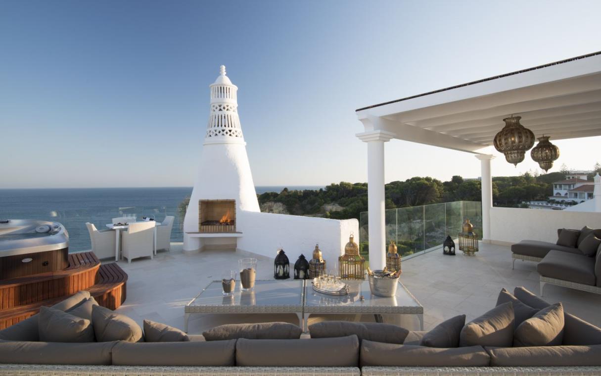 villa-algarve-portugal-luxury-pool-sea-beach-trevo-roof (3).jpg