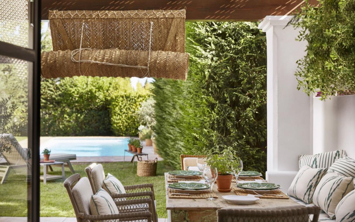 villa-marbella-spain-luxury-pool-el-cortijo-out-din