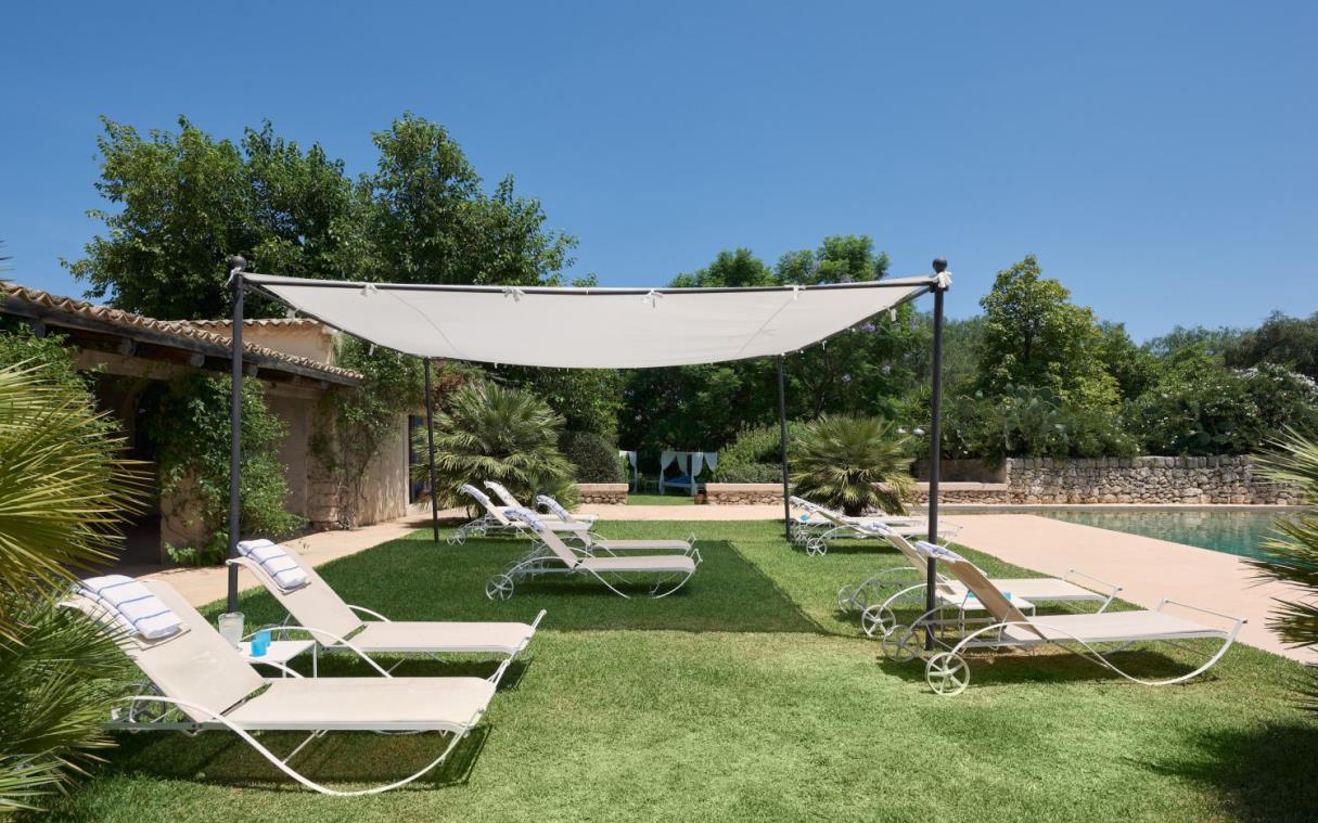 villa-sicily-italy-luxury-spa-commenda-san-calogero-pool.jpg