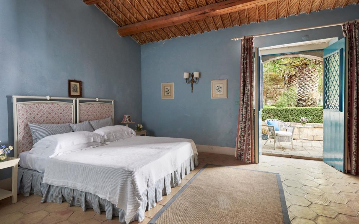 villa-sicily-italy-luxury-spa-commenda-san-calogero-bed 1.jpg
