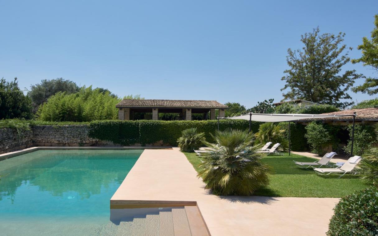 villa-sicily-italy-luxury-spa-commenda-san-calogero-pool (4).jpg
