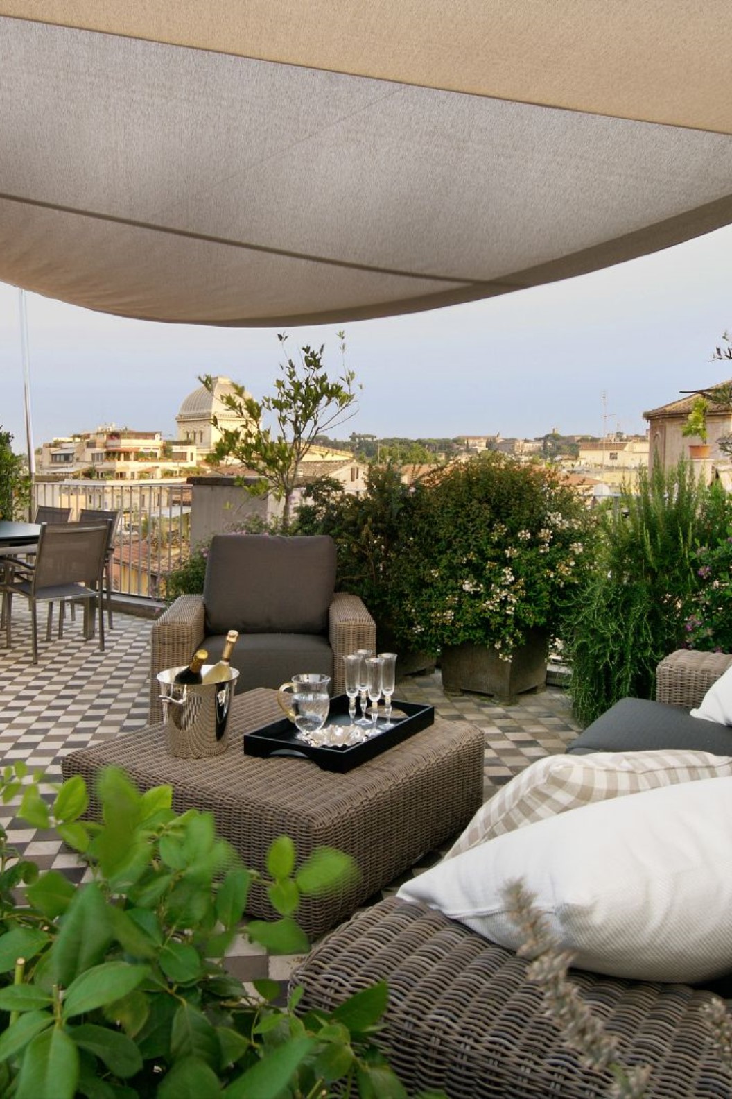 Costaguti 14 Penthouse