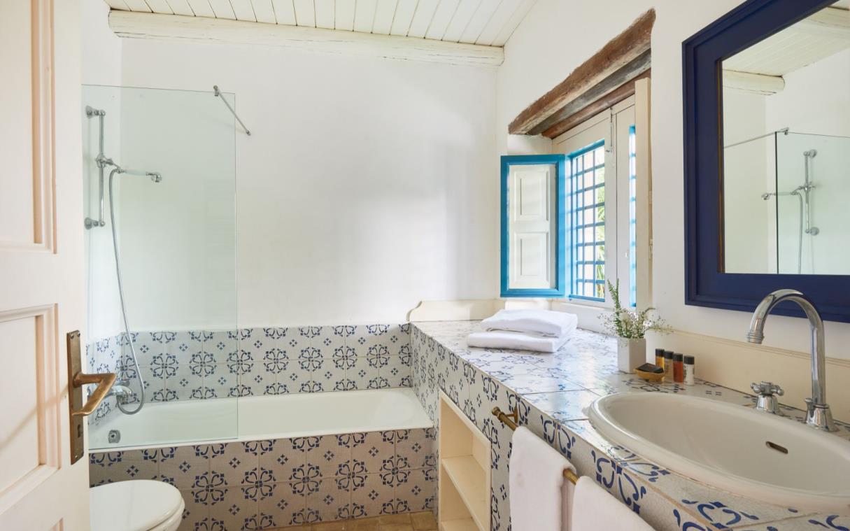 villa-sicily-italy-luxury-spa-commenda-san-calogero-bath 9.jpg