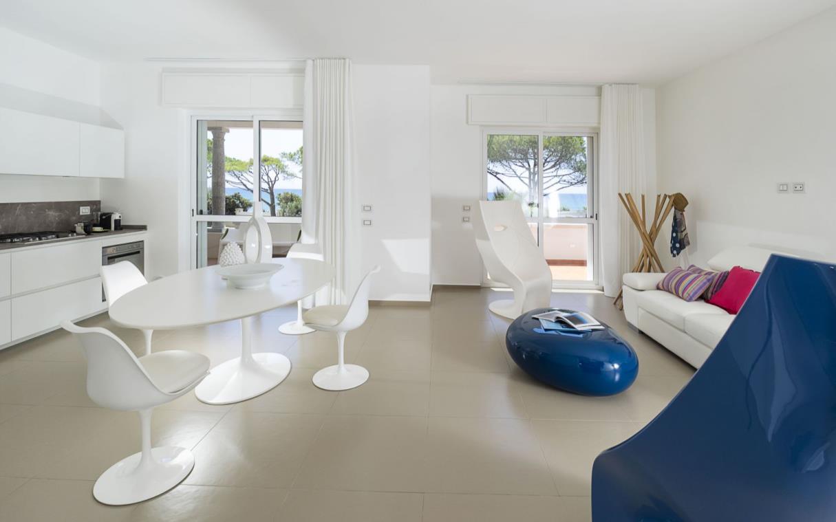 villa-sicily-italy-seaside-contemporary-villa-delle-palme-liv (4).jpg