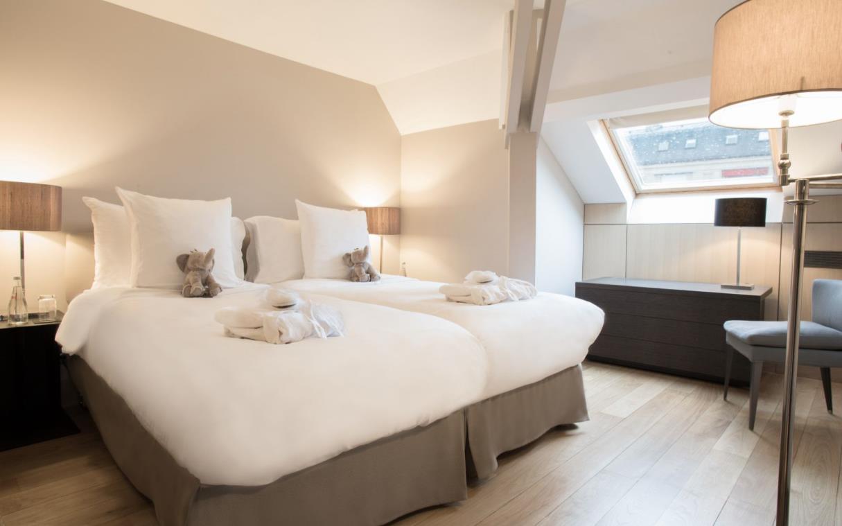 apartment-luxury-16th-arrondissement-la-reserve-paris-bed-1.jpg