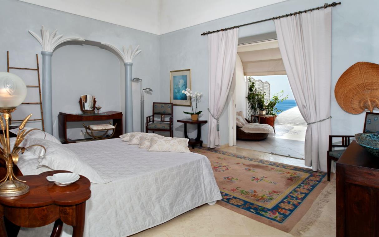 villa-positano-amalfi-coast-italy-luxury-sea-sogno-bed (2).jpg
