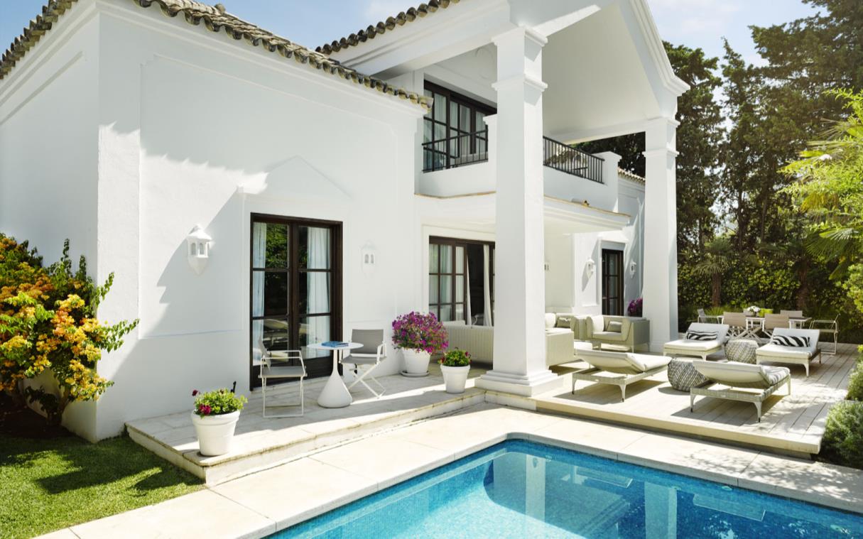 villa-marbella-spain-luxury-pool-modern-golf-higuera-ext.jpg
