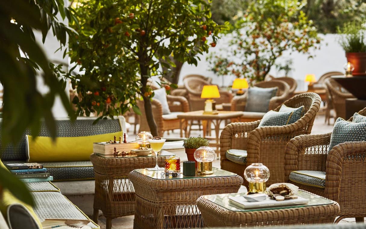 villa-marbella-spain-luxury-pool-modern-golf-rest (8)