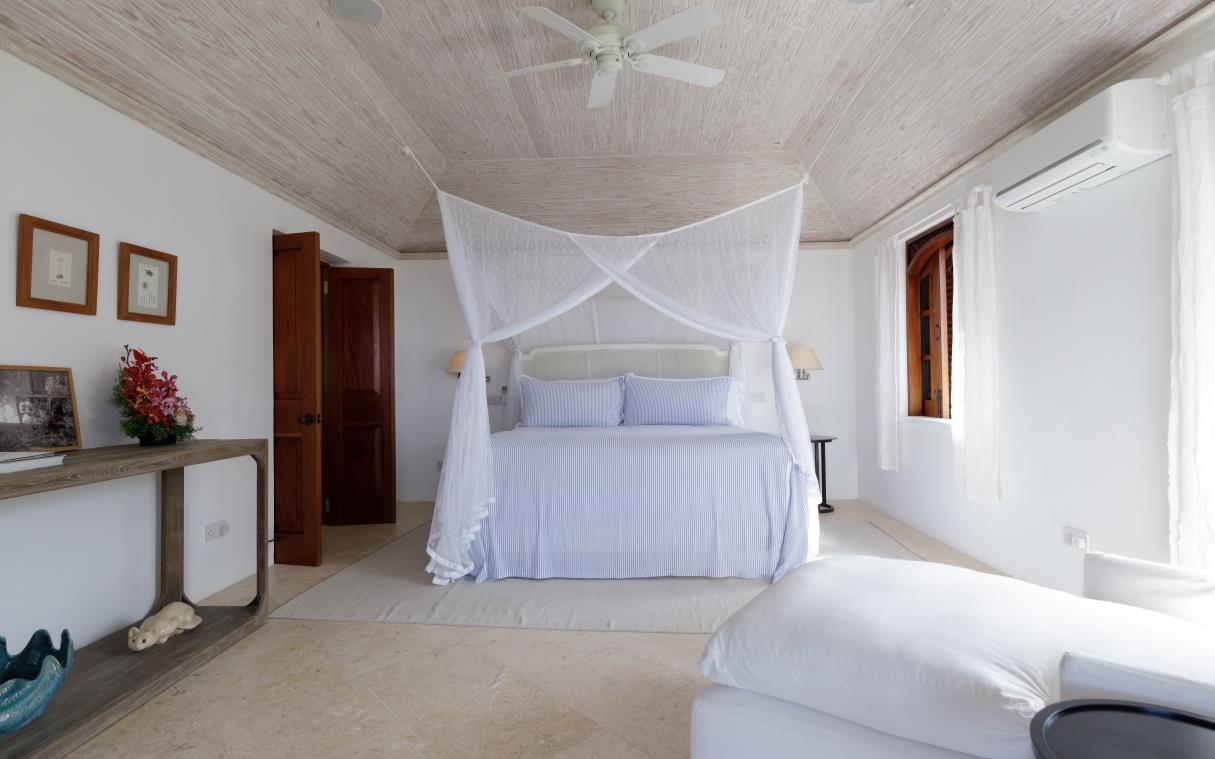 villla-mustique-caribbean-luxury-pool-casa-dalla-valle-bed (1).jpg