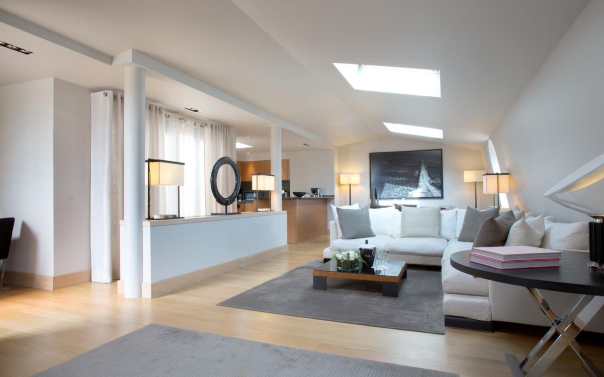 apartment-luxury-16th-arrondissement-paris-la-reserve-two-bedroom-liv-1.jpg