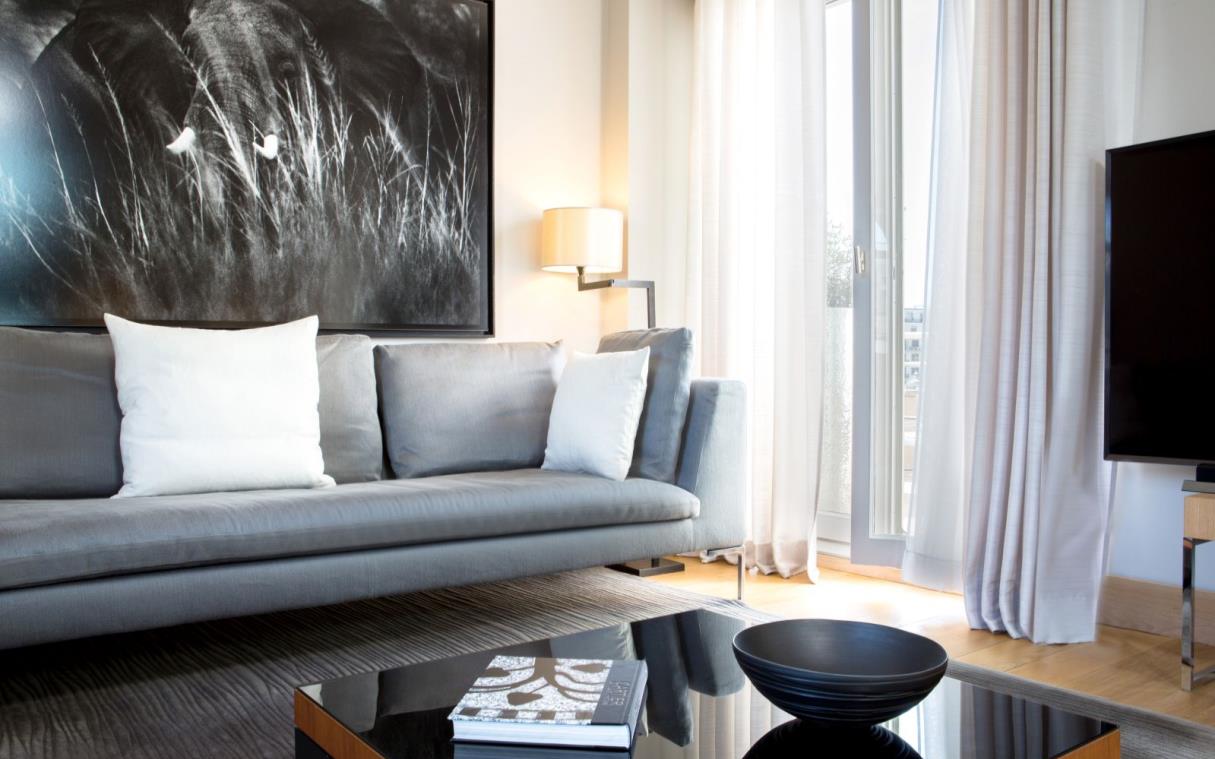 apartment-luxury-16th-arrondissement-paris-la-reserve-two-bedroom-liv-5.jpg