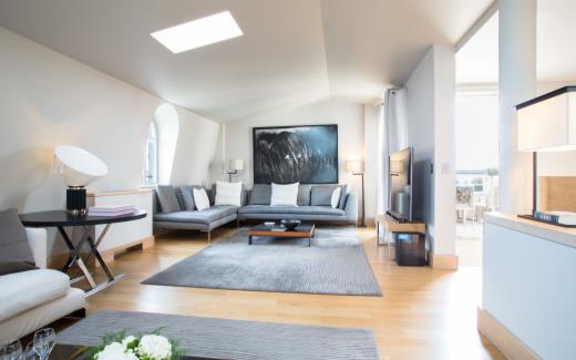 apartment-luxury-16th-arrondissement-paris-la-reserve-two-bedroom-liv-2.jpg
