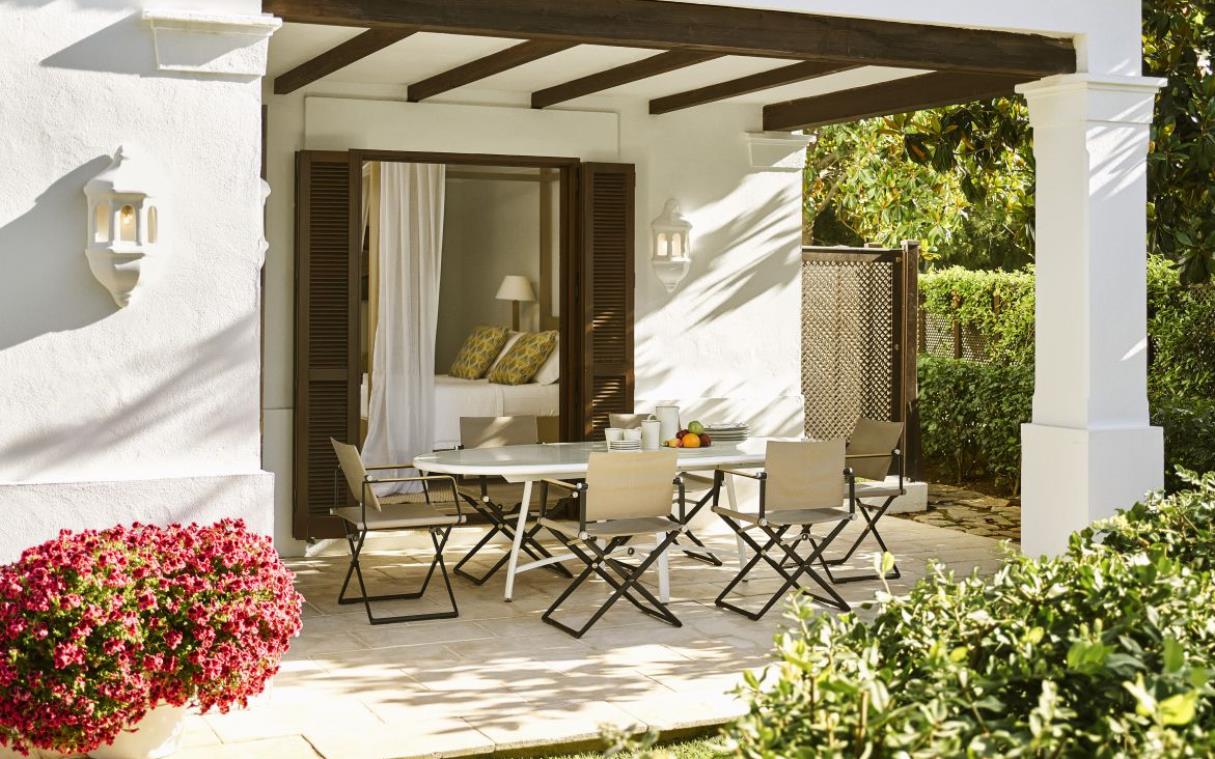 villa-marbella-spain-luxury-pool-modern-golf-yuca-ter.jpg