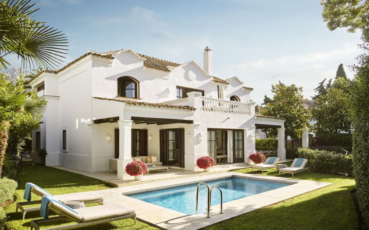 villa-marbella-spain-luxury-pool-modern-golf-yuca-ext.jpg