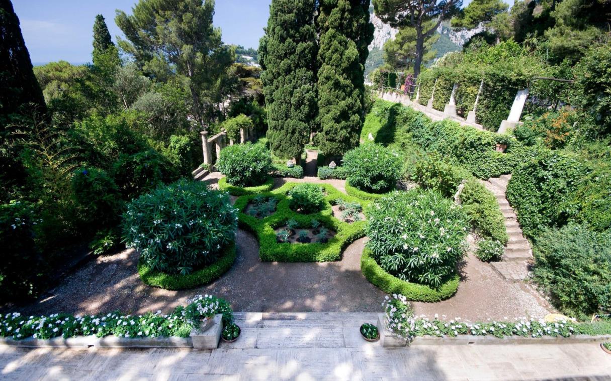 villa-capri-amalfi-coast-italy-pool-garden-luxury-lennox-gar-2.jpg