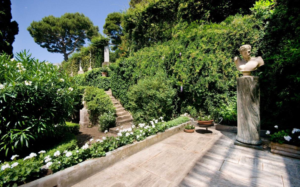 villa-capri-amalfi-coast-italy-pool-garden-luxury-lennox-gar-3.jpg
