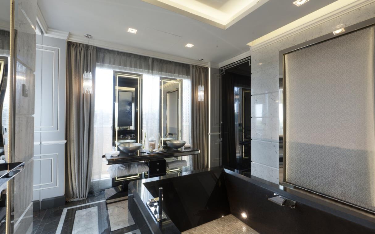 suite-rome-italy-luxury-jacuzzi-roman-penthouse-bath.jpg