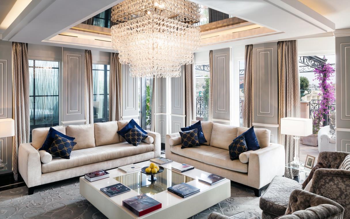 suite-rome-italy-luxury-jacuzzi-roman-penthouse-liv-2.jpg