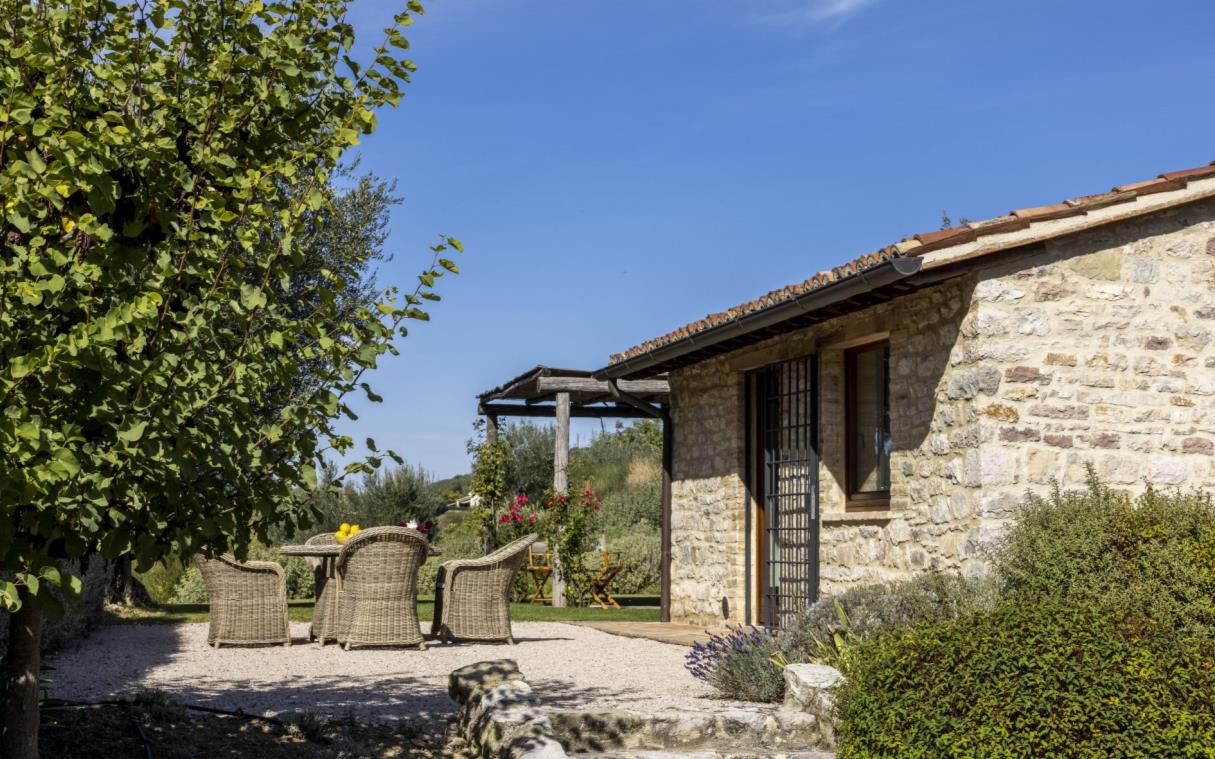 villa-umbria-tuscany-italy-countryside-luxury-pool-caminata-out-liv (3)